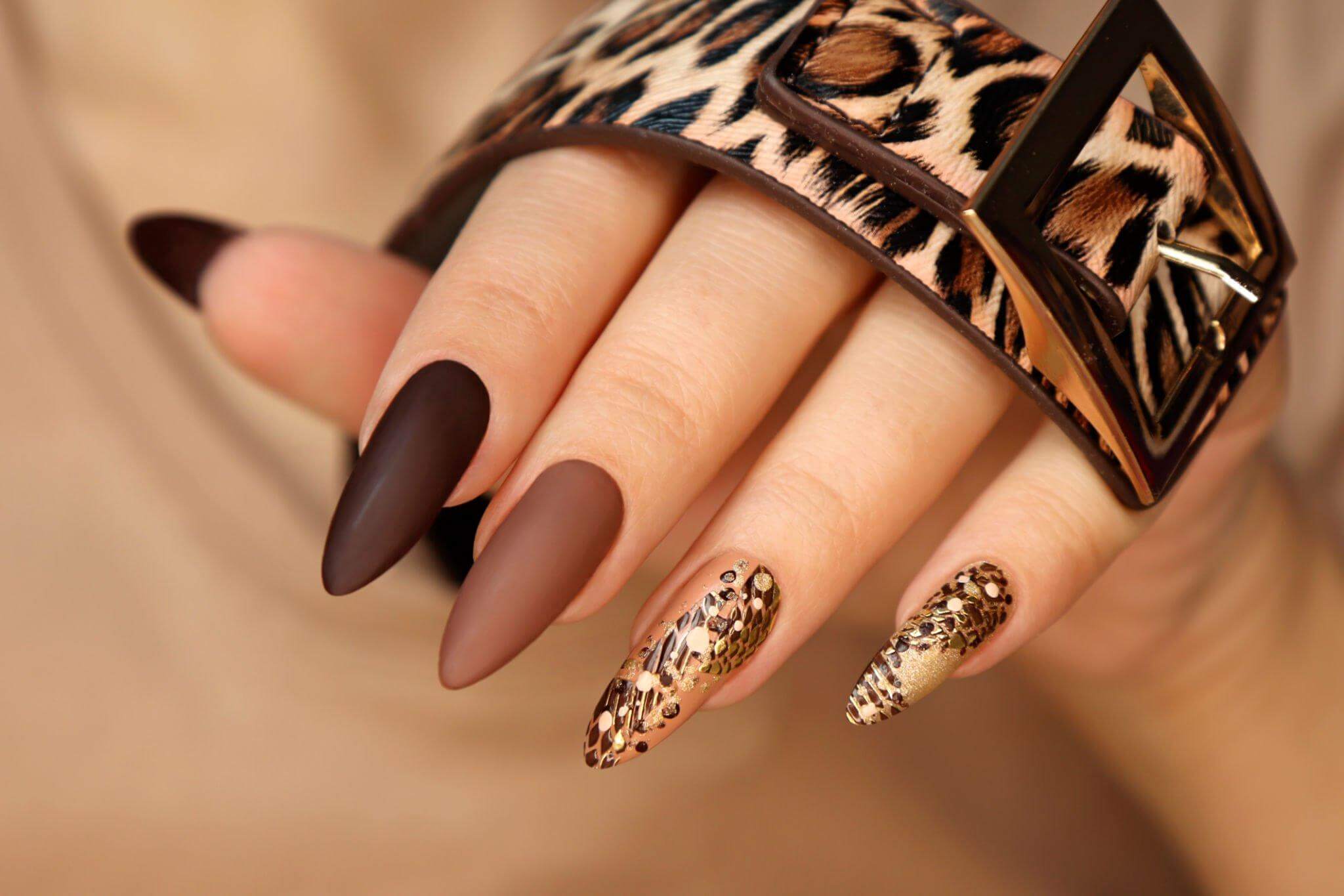 women brown nail art