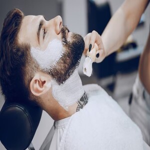 guy-barbershop_1157-7711