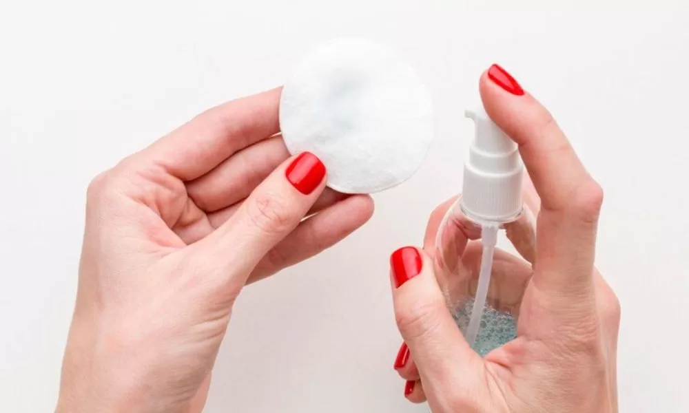 Nail Polish Remover Alternatives: Gentle Options for Sensitive Nails